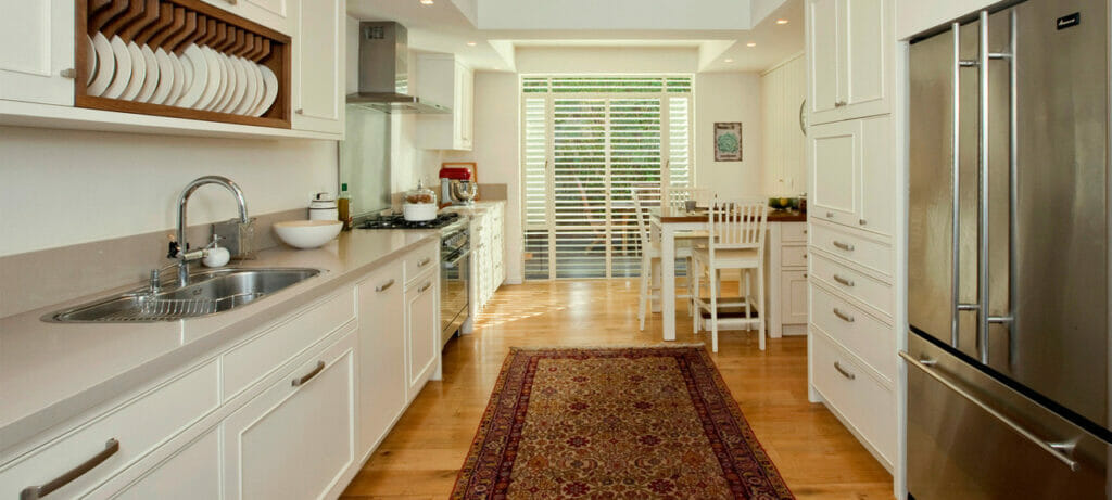 Transitional Galley Kitchen in Caesarstone 2030 Haze|1585