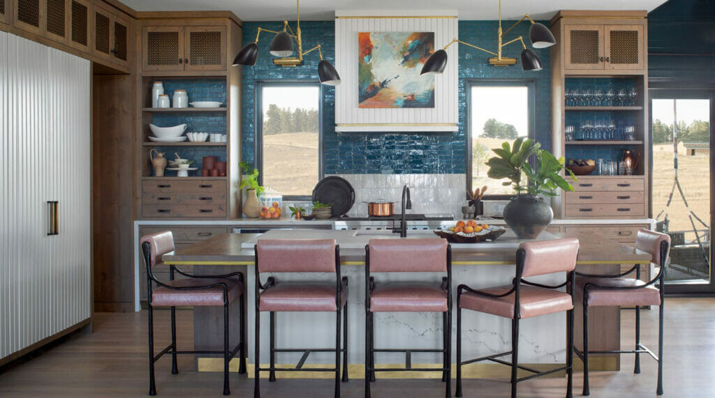 Traditional L-Shape kitchen with Island in Caesarstone 5111 | 2967